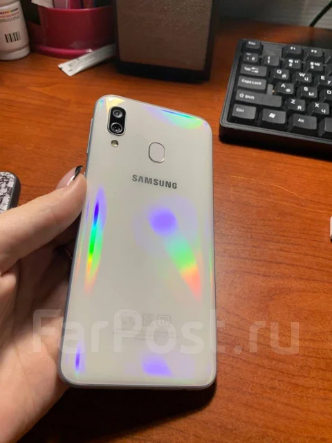 Samsung Galaxy A40. �/�, �����, 4G LTE ����