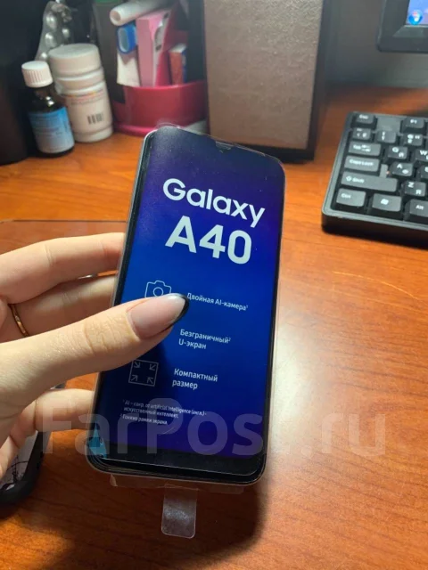 Samsung Galaxy A40. �/�, �����, 4G LTE ����