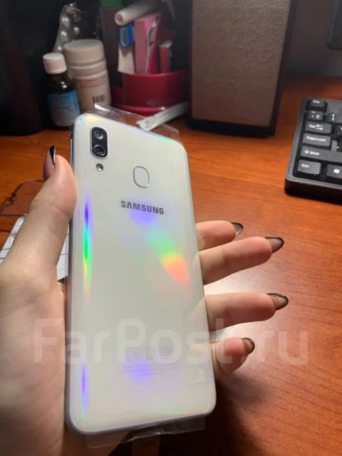 Samsung Galaxy A40. �/�, �����, 4G LTE ����