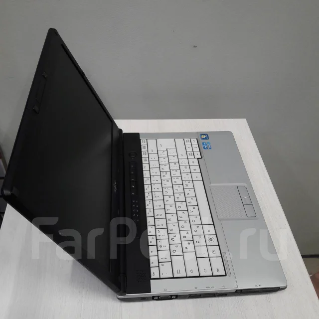 Fujitsu. 14", 2,5����, ��� 4 ��, ���� 500���, WiFi: 1, Bluetooth: 1, ����������� �� 2��. ����