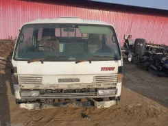 Mazda Titan ����