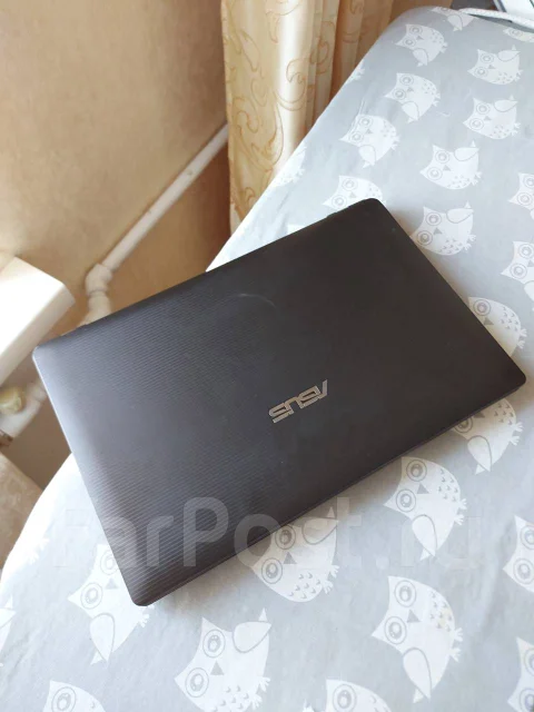 Asus K53E. 16", 35����, ��� 64 �� � ������, ���� 320���, WiFi: 1, Bluetooth: 1, ����������� �� 1��. ����