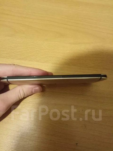 HTC One. �/�, �������, 4G LTE, NFC ����