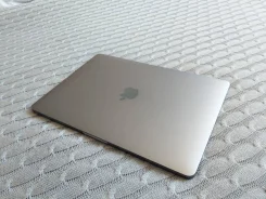 Apple MacBook Pro 13 2017 Mid MPXQ2. 13.3", 2 300����, ��� 8 ��, ���� 128���, WiFi: 1, Bluetooth: 1, ����������� �� 10��. ����