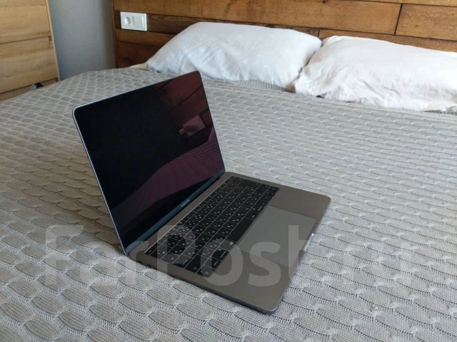 Apple MacBook Pro 13 2017 Mid MPXQ2. 13.3", 2 300����, ��� 8 ��, ���� 128���, WiFi: 1, Bluetooth: 1, ����������� �� 10��. ����