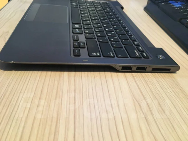 Samsung 535U3C. 13.3", 2,1����, ��� 4 ��, ���� 500���, WiFi: 1, Bluetooth: 1, ����������� �� 1��. ����