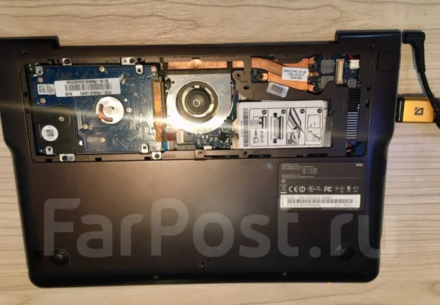 Samsung 535U3C. 13.3", 2,1����, ��� 4 ��, ���� 500���, WiFi: 1, Bluetooth: 1, ����������� �� 1��. ����