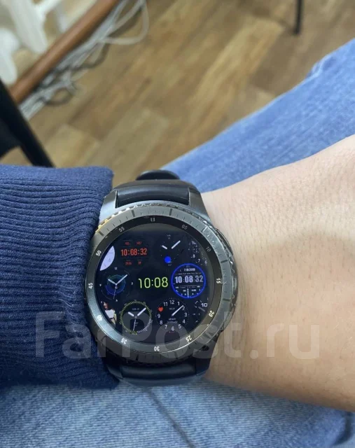 Samsung Gear S3 Frontier. GPS, NFC, IP68 ����