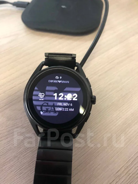 Emporio Armani. GPS, NFC ����