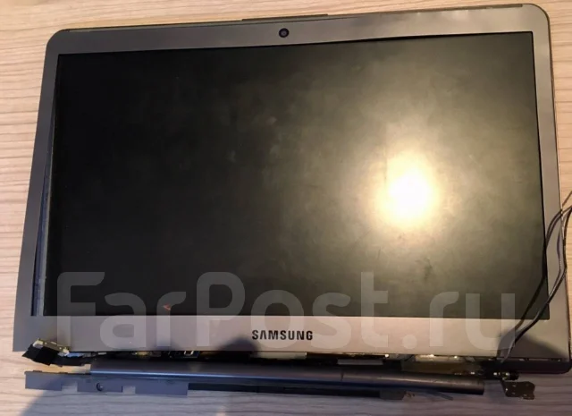 Samsung 535U3C. 13.3", 2,1����, ��� 4 ��, ���� 500���, WiFi: 1, Bluetooth: 1, ����������� �� 1��. ����