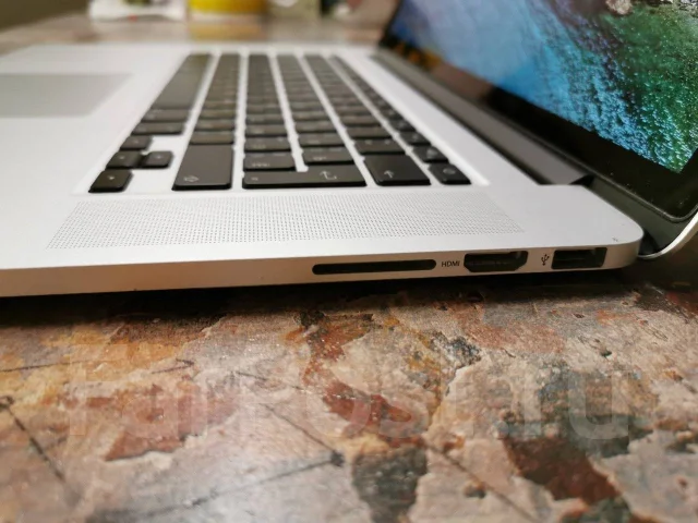 Apple MacBook Pro 15 2012 Mid MC975. 15", 2,3����, ��� 8 ��, ���� 250���, WiFi: 1, Bluetooth: 1, ����������� �� 5��. ����