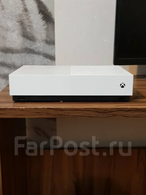 Microsoft Xbox One S ����