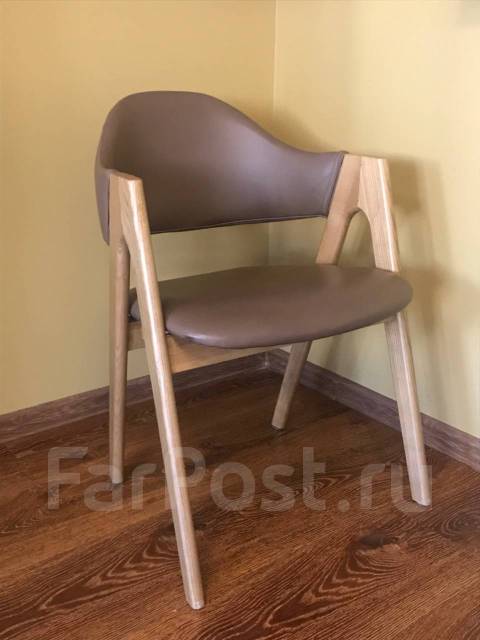 Стул эко кожа, б/у, в наличии. Цена: 3 200₽ во Владивостоке