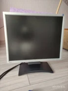 BenQ. 17" ����