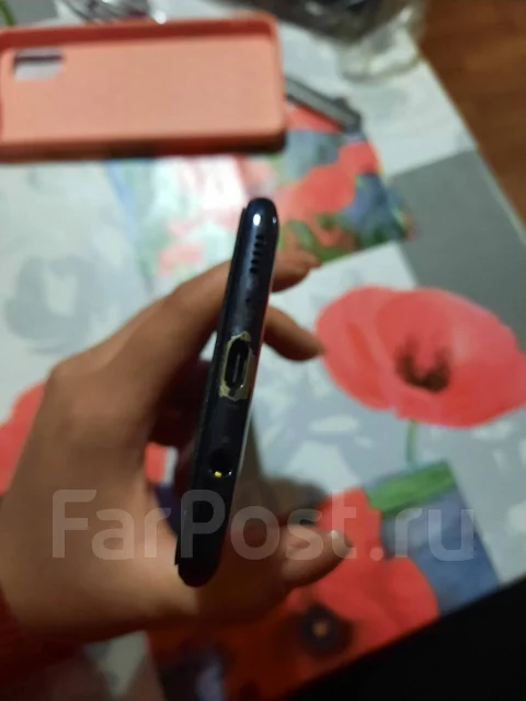 Samsung Galaxy A70. �/�, ������, 4G LTE, Dual-SIM, NFC ����