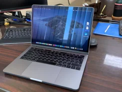 Apple MacBook Pro 13 2018. 13.3", 2,7����, ��� 16 ��, ���� 1 000���, WiFi, Bluetooth, ����������� �� 10��. ����