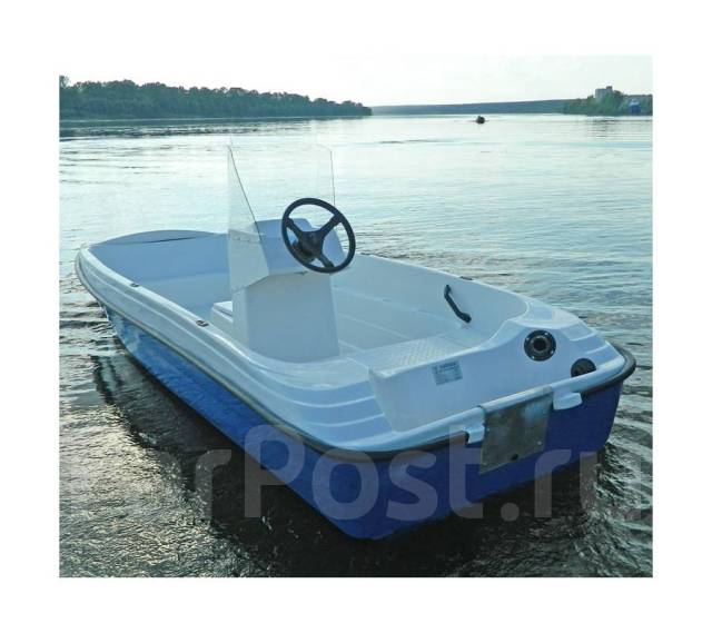 Стеклопластиковая лодка Пингвин с консолью (тримаран ), без двигателя ...