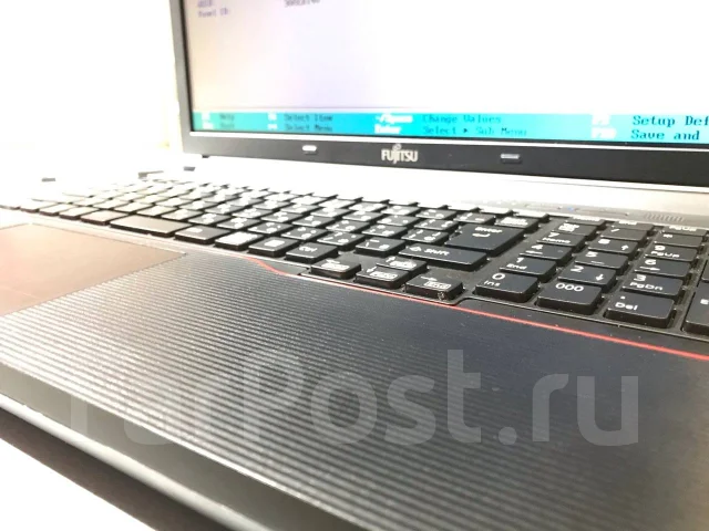 Fujitsu LifeBook. 15.6", 2,1����, ��� 4 ��, ���� 128���, WiFi: 1, Bluetooth: 1, ����������� �� 1��. ����
