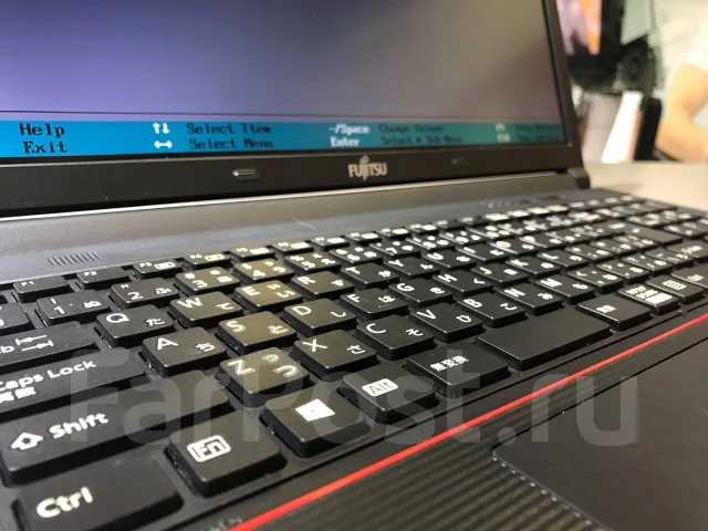 Fujitsu LifeBook. 15.6", 2,1����, ��� 4 ��, ���� 128���, WiFi: 1, Bluetooth: 1, ����������� �� 1��. ����