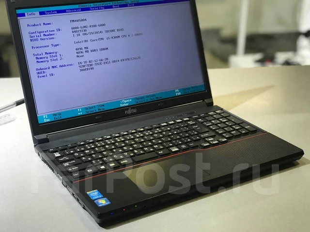 Fujitsu LifeBook. 15.6", 2,1����, ��� 4 ��, ���� 128���, WiFi: 1, Bluetooth: 1, ����������� �� 1��. ����