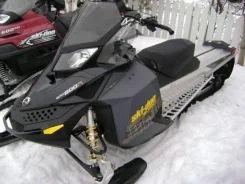 BRP Ski-Doo Summit ����