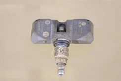 ������ �������� � ���� Audi Q7 4L (2007-2010�. �. ) 7PP907275F 7PP907275F ����