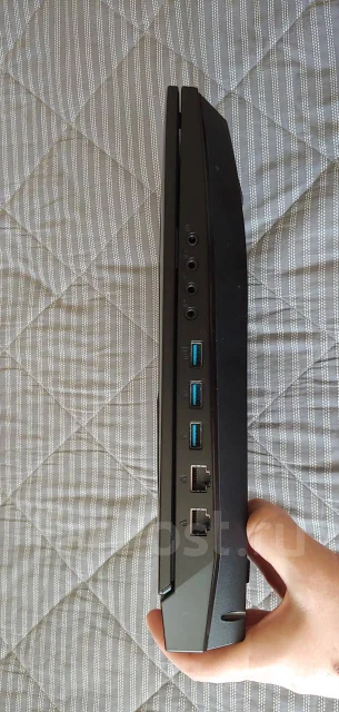 Clevo. 17.3", 4����, ��� 16 ��, ���� 1 500���, WiFi: 1, Bluetooth: 1, ����������� �� 1��. ����