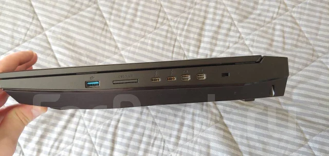Clevo. 17.3", 4����, ��� 16 ��, ���� 1 500���, WiFi: 1, Bluetooth: 1, ����������� �� 1��. ����