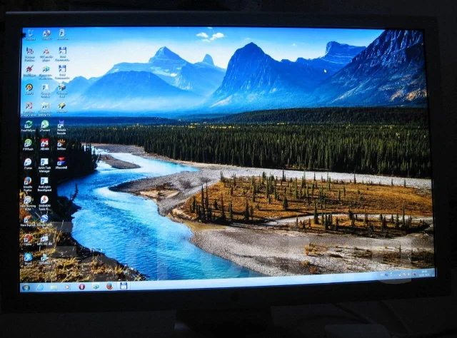 Apple. 23" ����