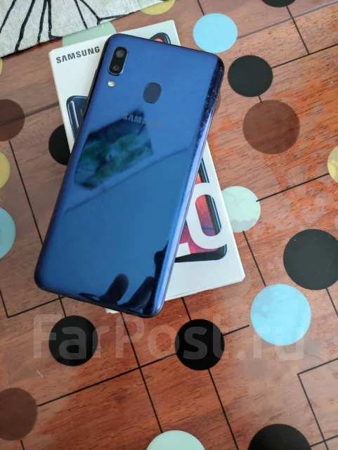Samsung Galaxy A20. �/�, 3G, 4G LTE, NFC ����