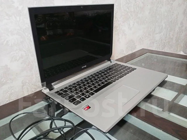 DNS Office. 15.6", 1,5����, ��� 4 ��, ���� 500���, WiFi: 1, Bluetooth: 1 ����