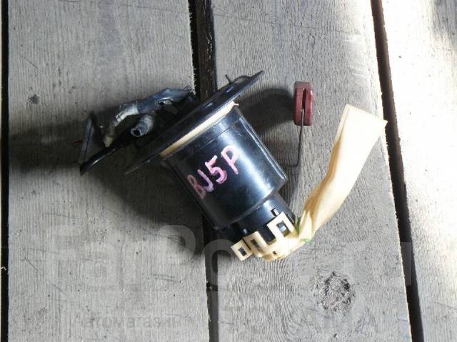 Бензонасос наружный mazda familia 1984 года. Насос топливный мазда mpv 2,0. Мазда фамилия электрооборудование топливный насос. Топливный насос мазда фамилия 2003 года. Бензонасос mazda familia bj5p.