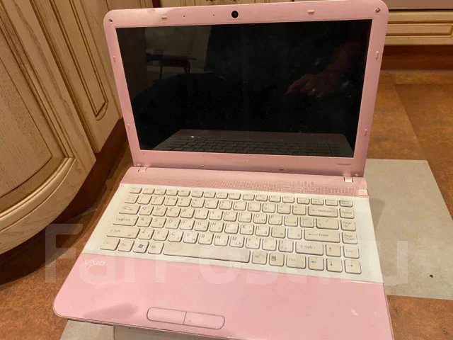 Sony VAIO VPC. 14", 1 867����, ��� 4 ��, ���� 320���, WiFi: 1, Bluetooth: 1, ����������� �� 1��. ����