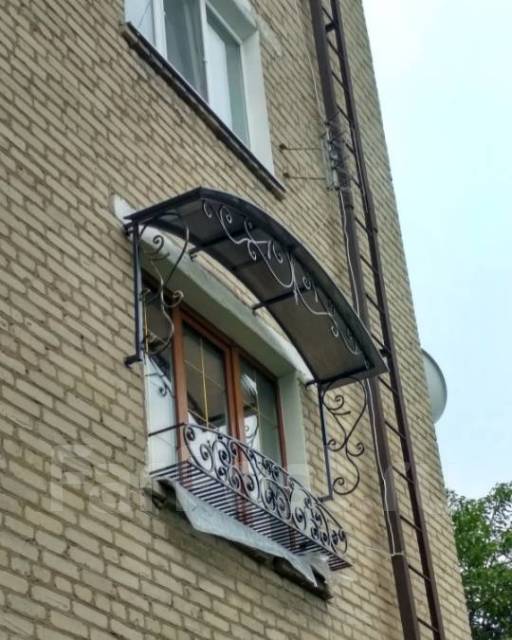 Козырек над окном фото