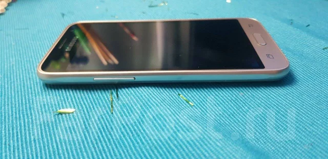 Samsung Galaxy J1. �/� ����