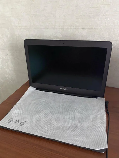 Asus ZenBook. 14.1", 1,5����, ��� 8 ��, ���� 256���, WiFi: 1, Bluetooth: 1, ����������� �� 12��. ����