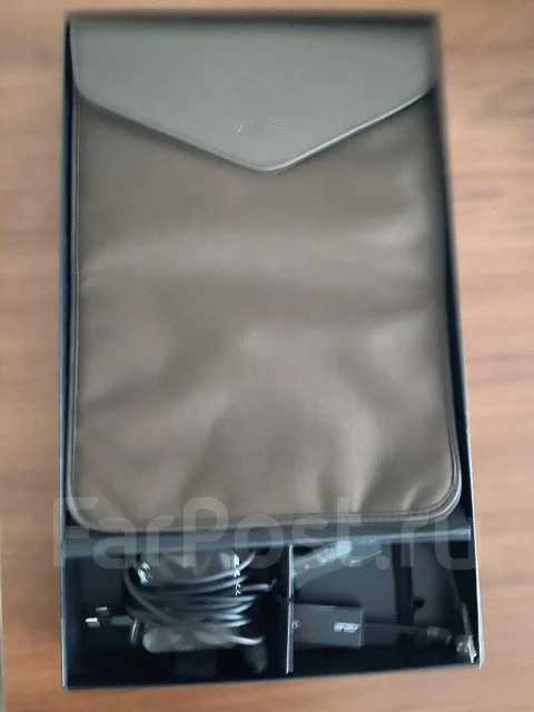 Asus ZenBook. 14.1", 1,5����, ��� 8 ��, ���� 256���, WiFi: 1, Bluetooth: 1, ����������� �� 12��. ����