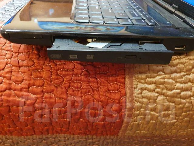 Dell Inspiron 1545. 15.5", 2,2����, ��� 4 ��, ���� 250���, WiFi: 1 ����