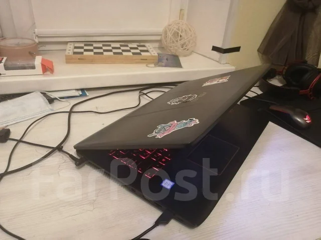 Asus ROG GL752VW. 17.5", 3,7����, ��� 8 ��, ���� 1 000���, WiFi: 1, Bluetooth: 1, ����������� �� 3��. ����