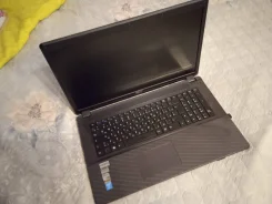 DEXP Atlas. 17.3", 2,6����, ��� 8 ��, ���� 500���, WiFi: 1, Bluetooth: 1, ����������� �� 2��. ����