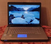 Toshiba Satellite A200. 15.4", 1,7����, ��� 2048 ��, ���� 200���, WiFi: 1, ����������� �� 1��. ����