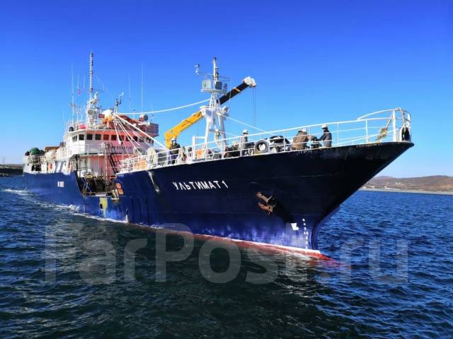 стоянка для яхт и катеров владивосток. моторист владивосток вакансии. балкер. свежие вакансии матроса во владивостоке. моряки на корабле на фоне моря владивосток.