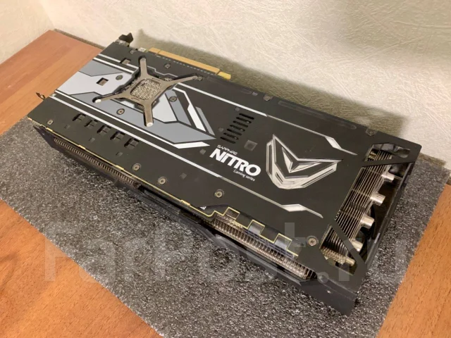 Radeon RX Vega 64 ����