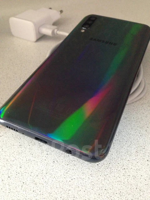 Samsung Galaxy A50. �/�, 3G, 4G LTE, NFC ����