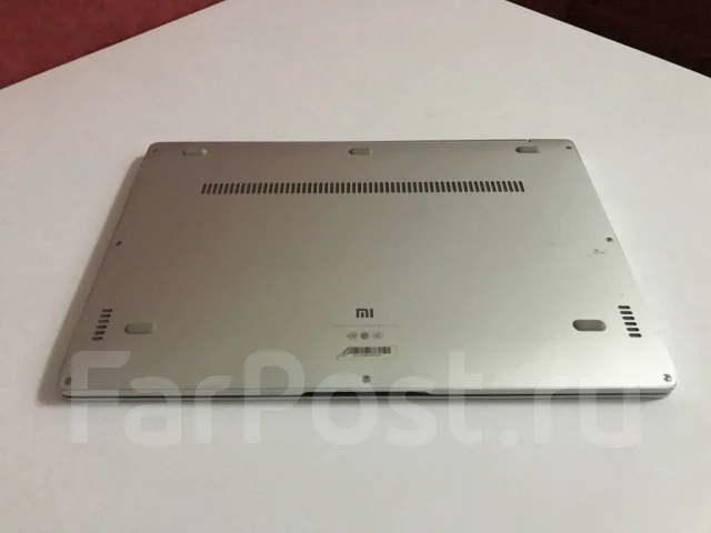 Xiaomi Mi Notebook Air. 13.3", 2,4����, ��� 8 ��, ���� 256���, WiFi: 1, Bluetooth: 1, ����������� �� 3��. ����