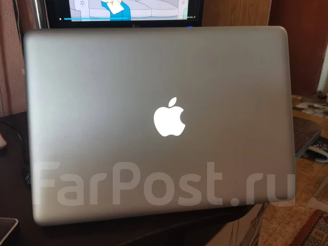 Apple MacBook 13. 13", 2,4����, ��� 8 ��, ���� 256���, WiFi: 1, Bluetooth: 1, ����������� �� 8��. ����