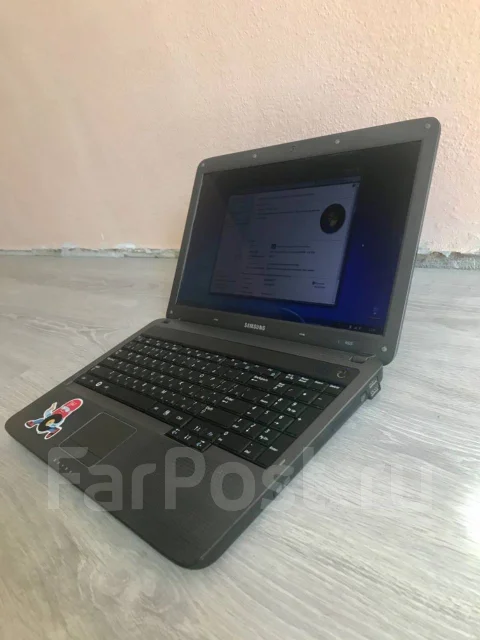 Samsung R525. 15.6", 2,3����, ��� 4 ��, ���� 250���, WiFi: 1, ����������� �� 1��. ����