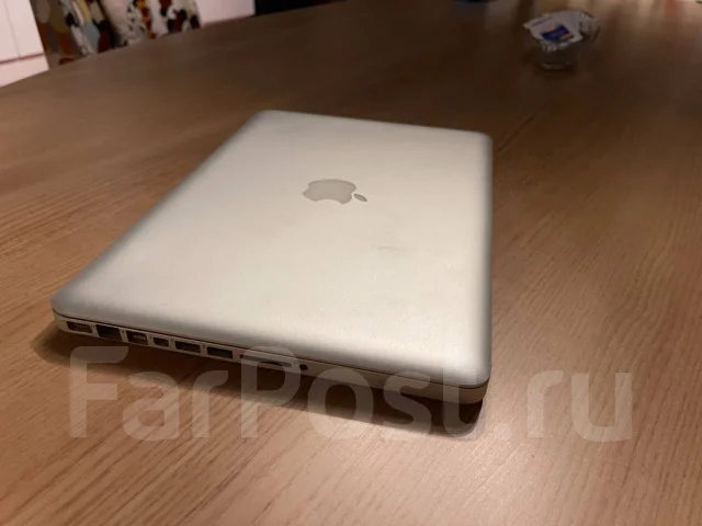 Apple MacBook 13. 13.3", 2,5����, ��� 4 ��, ���� 500���, WiFi: 1, Bluetooth: 1, ����������� �� 3��. ����