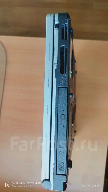 Roverbook. 17", 3 000����, ��� 1024 ��, ���� 40���, WiFi: 1, Bluetooth: 1, ����������� �� 1��. ����