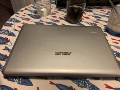 Asus Eee PC. 12", 1 667,0����, ��� 2048 ��, ���� 250���, WiFi, Bluetooth, ����������� �� 1��. ����